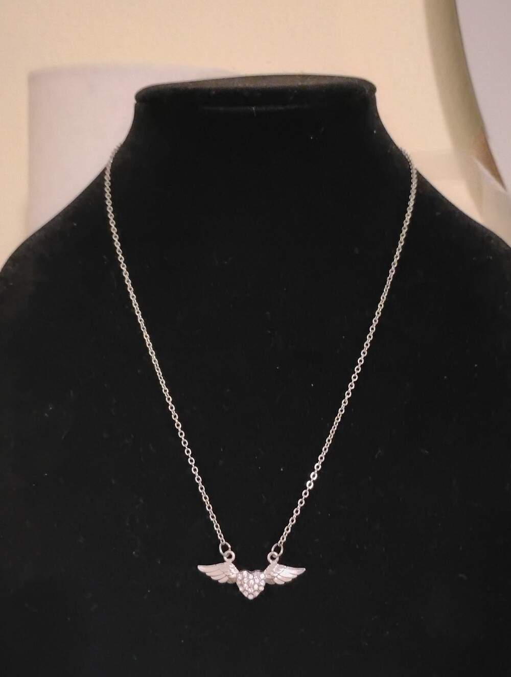 Silver Wing Heart Pendant Necklace – Elegant Women's Jewelry